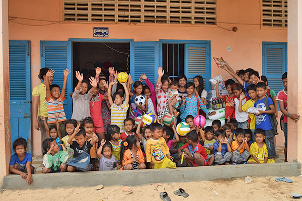 スラムの子供達が通う民間スクール（カンボジア）