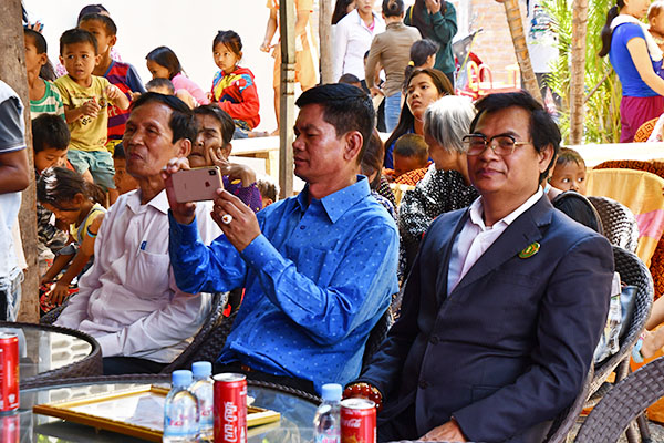 村長、郡長、地域を代表するNGOの方々（カンボジア）