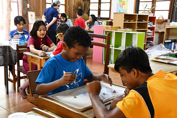 知育教育の専用教室が2ヵ所完成（タイ）