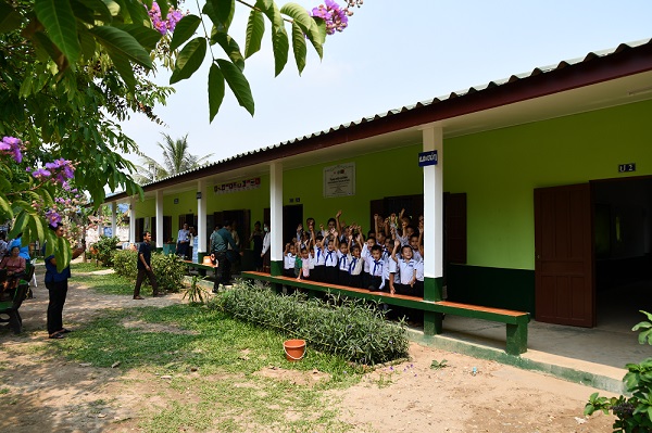 ラオスの小学校を建て直すsdgs